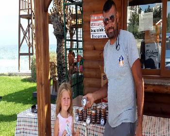 Makenzi Plajındaki Hurmalar Toplanarak Vatandaşlara Dağıtıldı