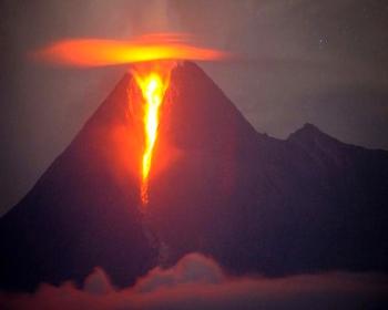 Marapi Yanardağı Yeniden Harekete Geçti