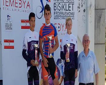 Mazhar Ve Yağmur Zirvede