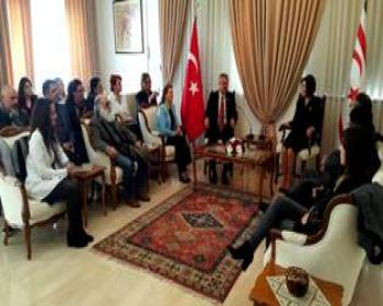 Meclis Başkanı Siber, Ressamlar Buluşması Sempozyumuna Katılacak Sanatçıları Kabul Etti