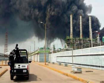 Meksika&#39;da Petrokimya Tesisinde Patlama
