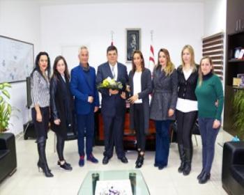 Milli Eğitim Ve Kültür Bakanı Özdemir Berova, Güzelyurt Sanat Derneği’Ni Kabul Etti