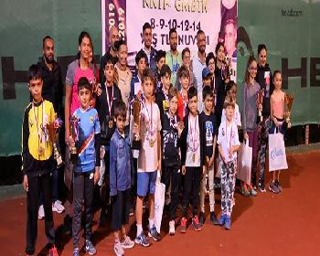 Minik Şampiyonlar Ödüllerini Aldı