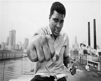 Muhammed Ali&#39;nin Adı New York&#39;ta Sokak Tabelasında 