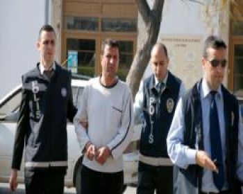 Mustafa Sarıkaya dan polise kafa