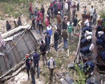 Nepal&#39;de Otobüs Kazası: 26 Ölü