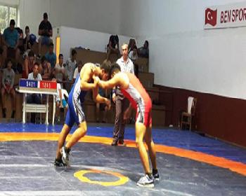 Özburak İçin Güreşecekler