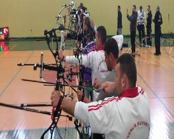 Salon Hınca Hınç Doldu