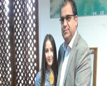 Sucuoğlu’ndan Türkan’a Plaket