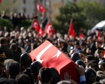 Van da çatışma: 1 asker 1 korucu şehit