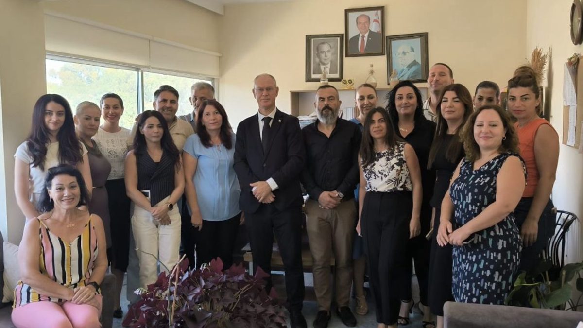 Hasipoğlu, Gazimağusa'da Sosyal Hizmetler Dairesi ile rehabilitasyon merkezini ziyaret etti
