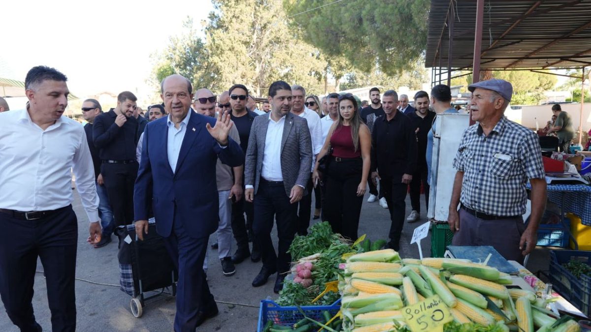 Tatar, Gönyeli Salı Pazarı’nı ziyaret etti