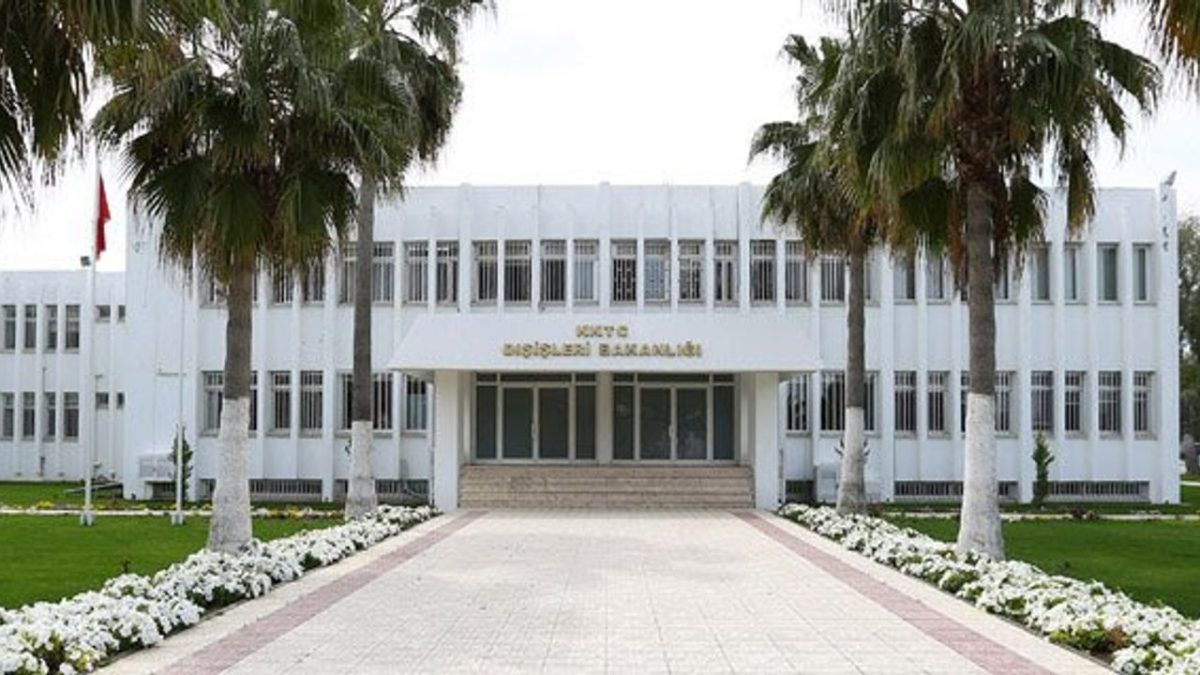 Kıbrıs açıklarında izinsiz faaliyetlerde bulunan Norveç bayraklı gemi bir an önce kıta sahanlığını terketmeli