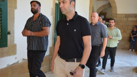 Ülkeye kaçak şekilde 52 kişi sokmakla itham edildiler: 2 gün tutuklu kalacaklar