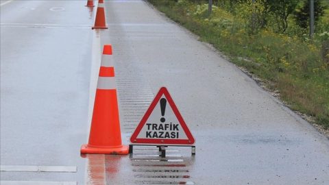 Girne’de Alkollü Sürücü Karşı Şeride Geçti: 2 Kişi Yaralandı