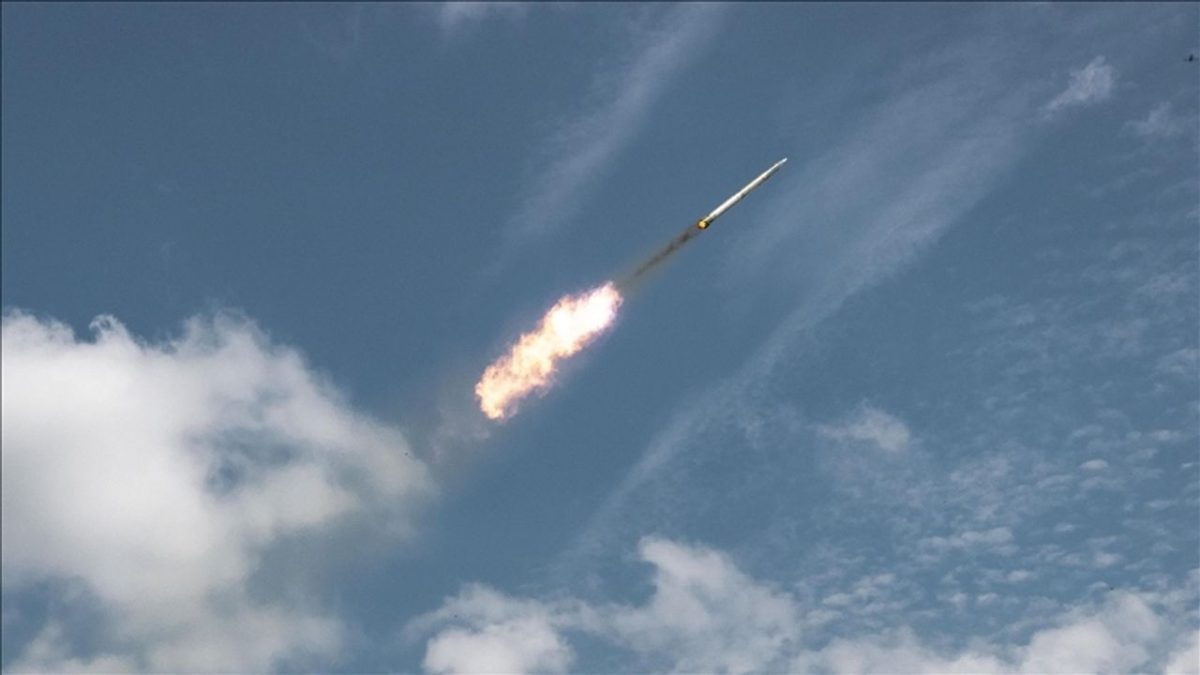 Rusya: "Moskova dahil Rus bölgeleri üzerinde 98 Ukrayna İHA'sını vurduk"