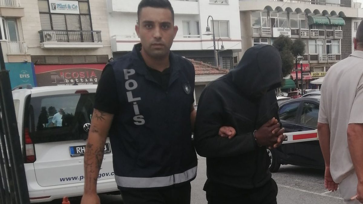 İzinsiz ikamet etme suçundan tutuklanan zanlı mahkemeye çıkarıldı