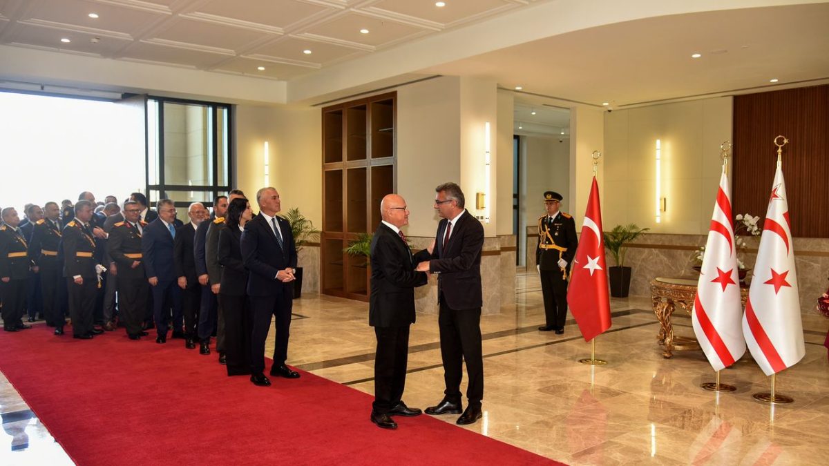 Cumhurbaşkanı Erhürman tebrik kabul etti