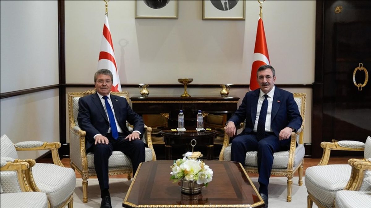 Yılmaz, Başbakan Üstel ile görüştü