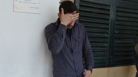 Başkasına ait odayı kendisininmiş gibi açtırıp 30 bin TL, döviz ve cep telefonu çaldı.. Cezaevine gönderildi