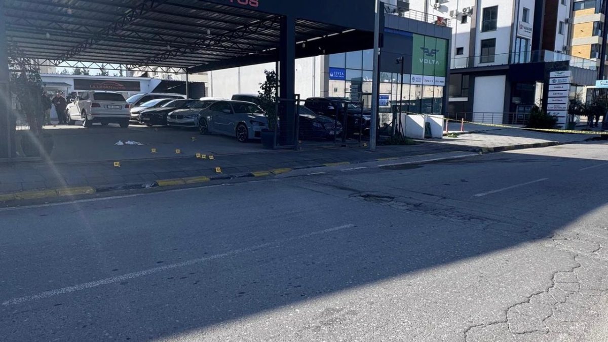 Lefkoşa’da bir oto galeriye ateş açıldı… İki yaralı