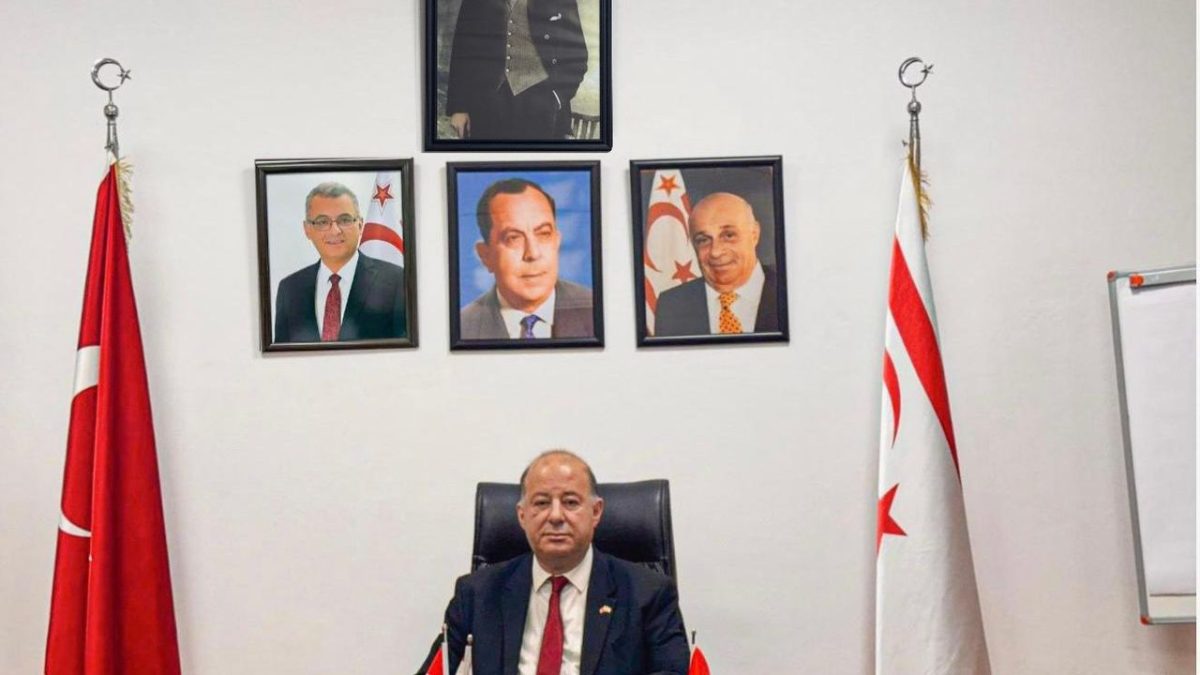 Dinçyürek: "Denktaş dirayetli duruşu, liderlik vasfı, ilke ve değerleriyle halkına yol gösteren örnek bir devlet adamı"