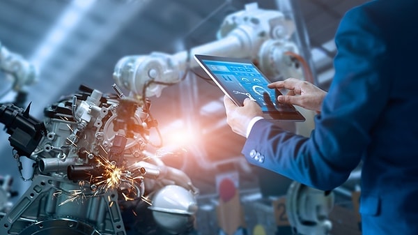 Yapay zeka verimliliği artırsa da, bu artışın sermaye sahiplerine mi yoksa &ccedil;alışanlara mı yarayacağı b&uuml;y&uuml;k bir soru işareti.