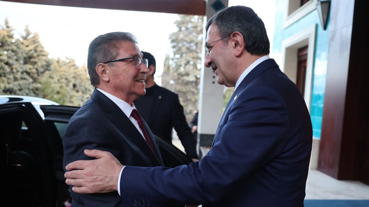 "Kıbrıs Türkü yalnız değil"