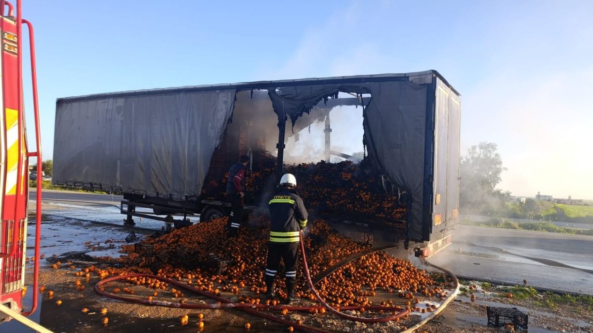 Portakal yüklü tırda yangın...