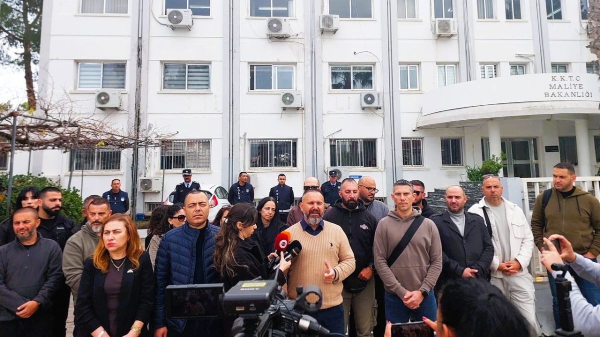 KTAMS, Maliye Bakanlığı önünde basın açıklaması yaptı