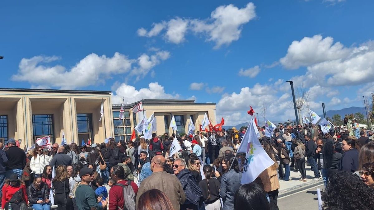 Sendikalardan genel greve devam kararı