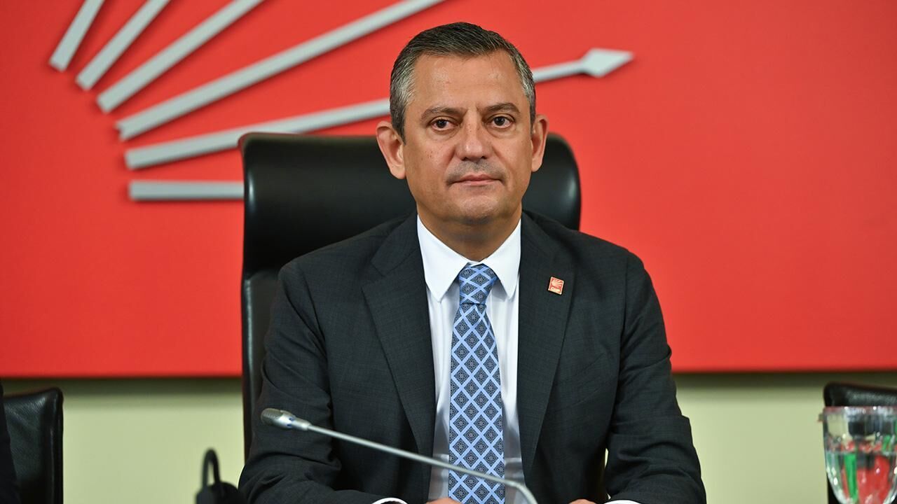 Özgür Özel meydan okuyup, Anıtkabir'e yürüyüşü başlattı: "Ülkesini seven arkamdan gelsin"