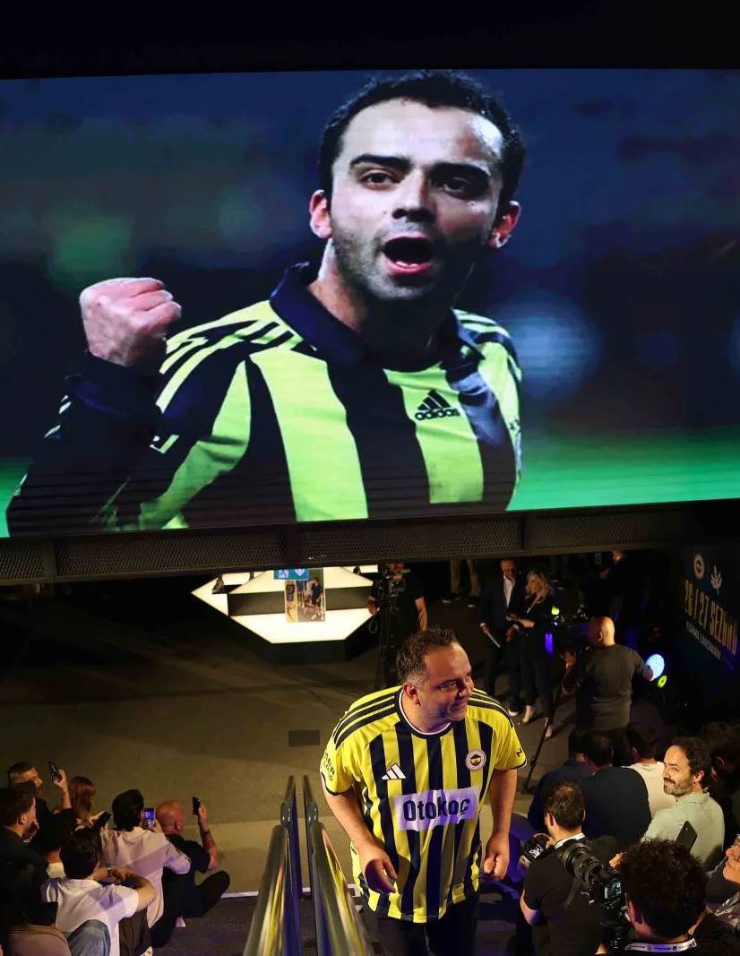 Fenerbahçe’nin 2026-2027 sezonu formalarını eski futbolcuları tanıttı