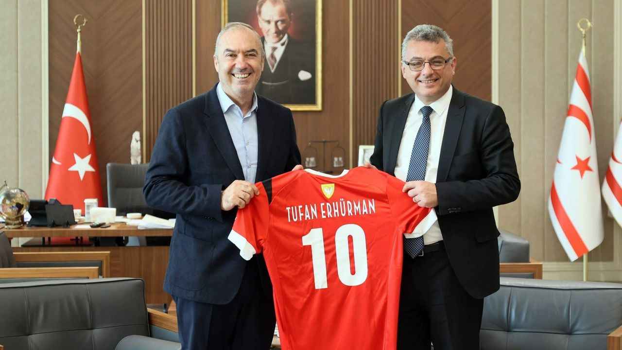 Erhürman’dan milli takıma tebrik telefonu