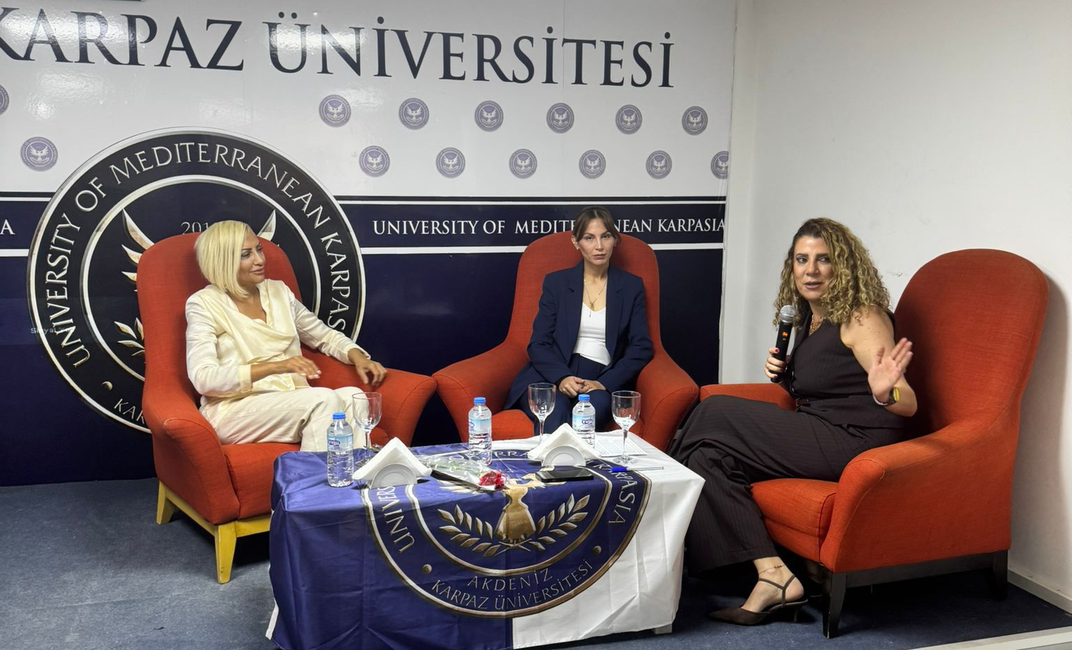 Akdeniz Karpaz Üniversitesi’nde “Dünya Kabin Memurları Günü Paneli” düzenlendi