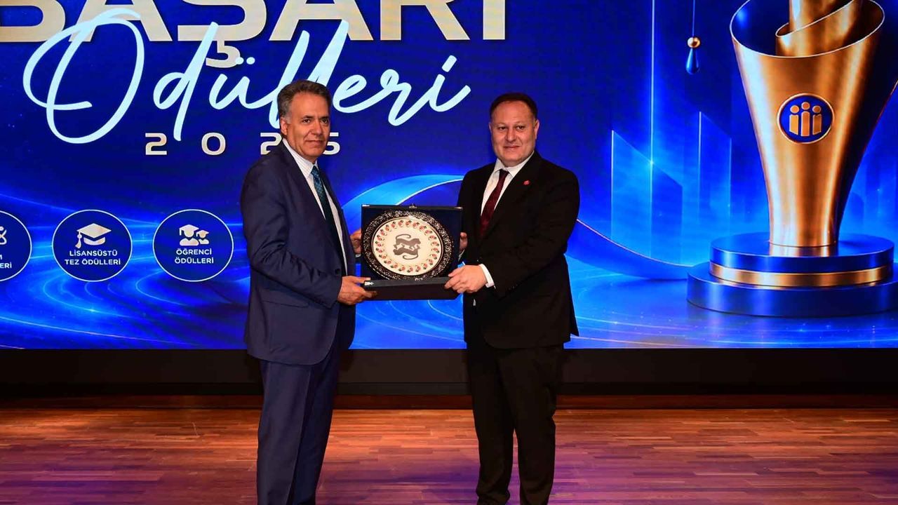 Öztürkler: Üniversiteler, toplumun geleceğini şekillendiren merkezlerdir