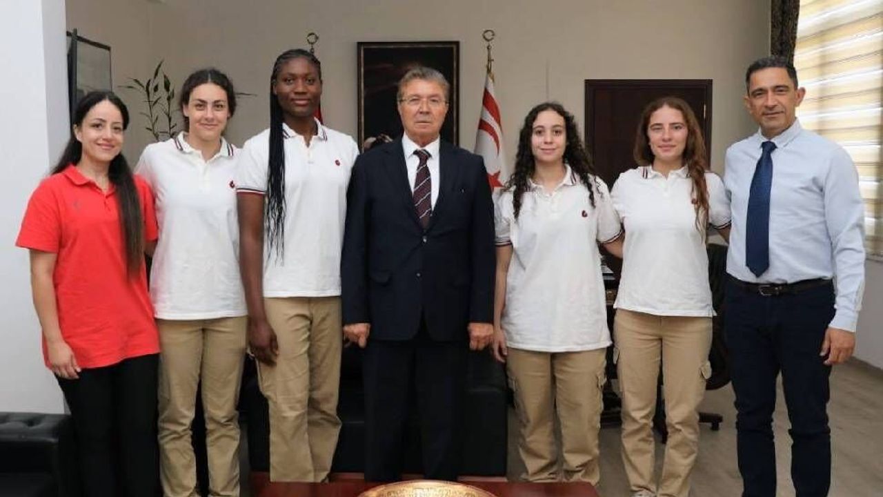 Başbakan Üstel, Levent College 3x3 Lise Kız Basketbol Takımı’nı kabul etti