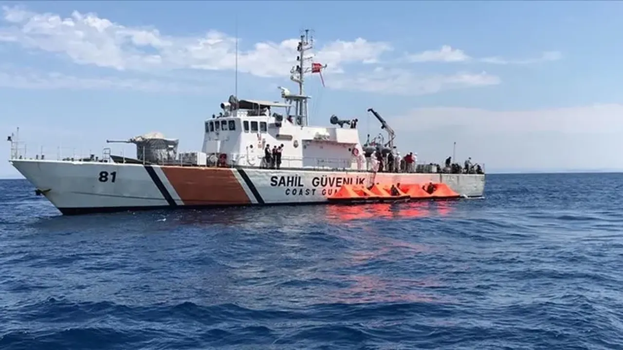 Karadeniz'de Türk bayraklı balıkçı teknesine saldırı: 1 ölü, 4 yaralı