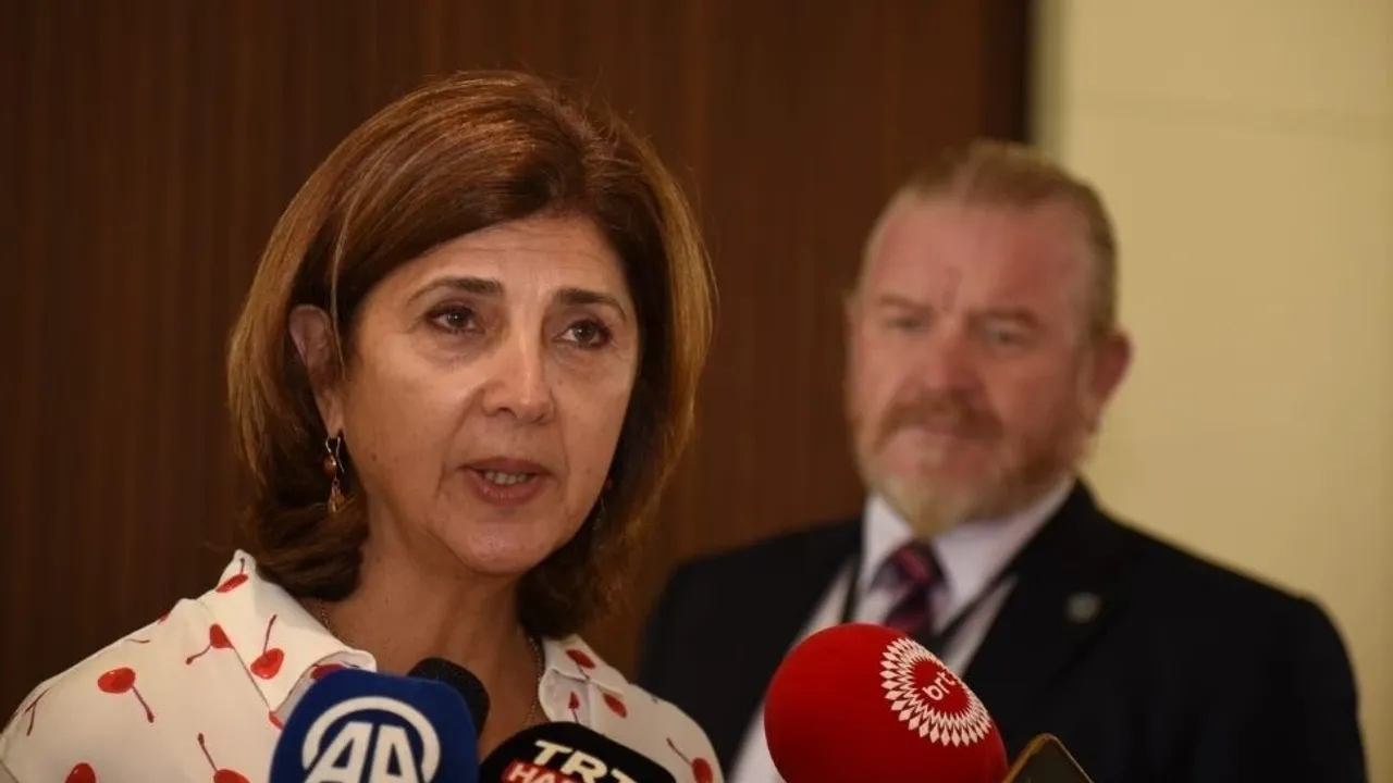 Holguin yarın adaya gelecek, hafta boyunca temaslarda bulunacak