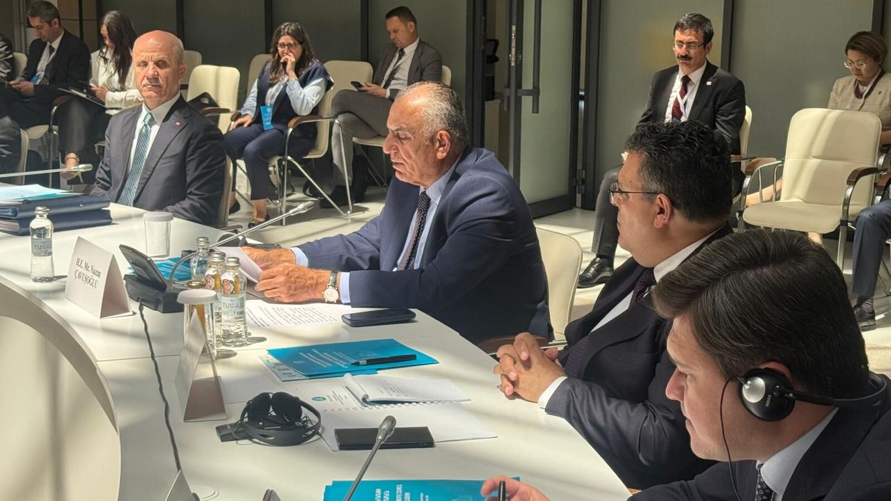 Çavuşoğlu, Türkistan'da "Türk Akademisi 8. Bilim Konseyi Toplantısı"na katıldı