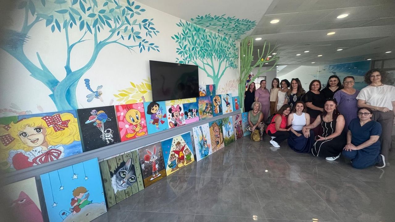 Mavi Fırça Sanat Evi, Çocuk Onkoloji Servisi’ne bağışta bulundu