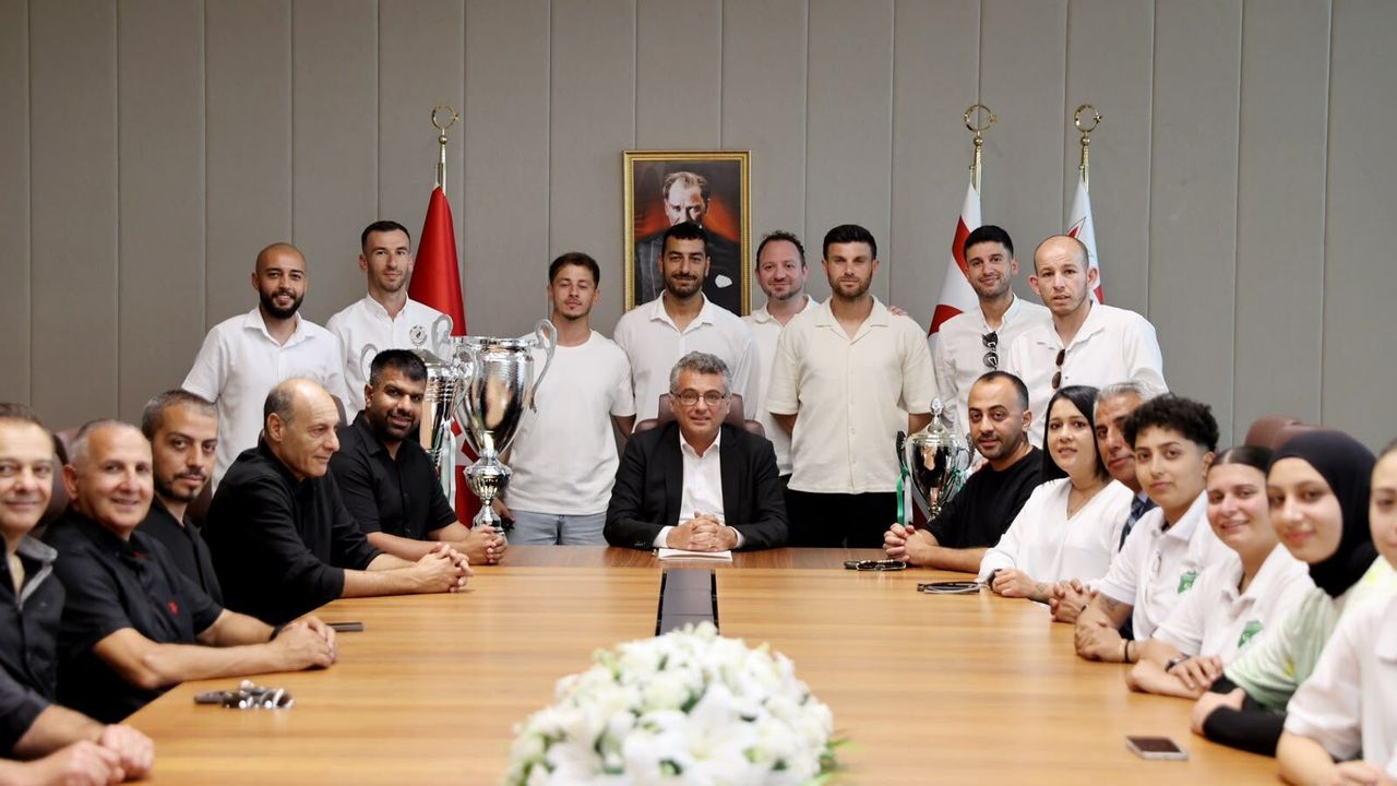 Cumhurbaşkanı Erhürman, Gençlik Gücü Türk Spor Kulübü'nü kabul etti