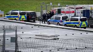 Hamburg Havalimanı’nda güvenlik gerekçesiyle tüm kalkışlar durduruldu