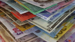 Euro ve Sterlin’den yeni rekor