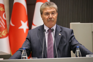 Üstel: Vatandaş erken seçim değil, icraat istiyor