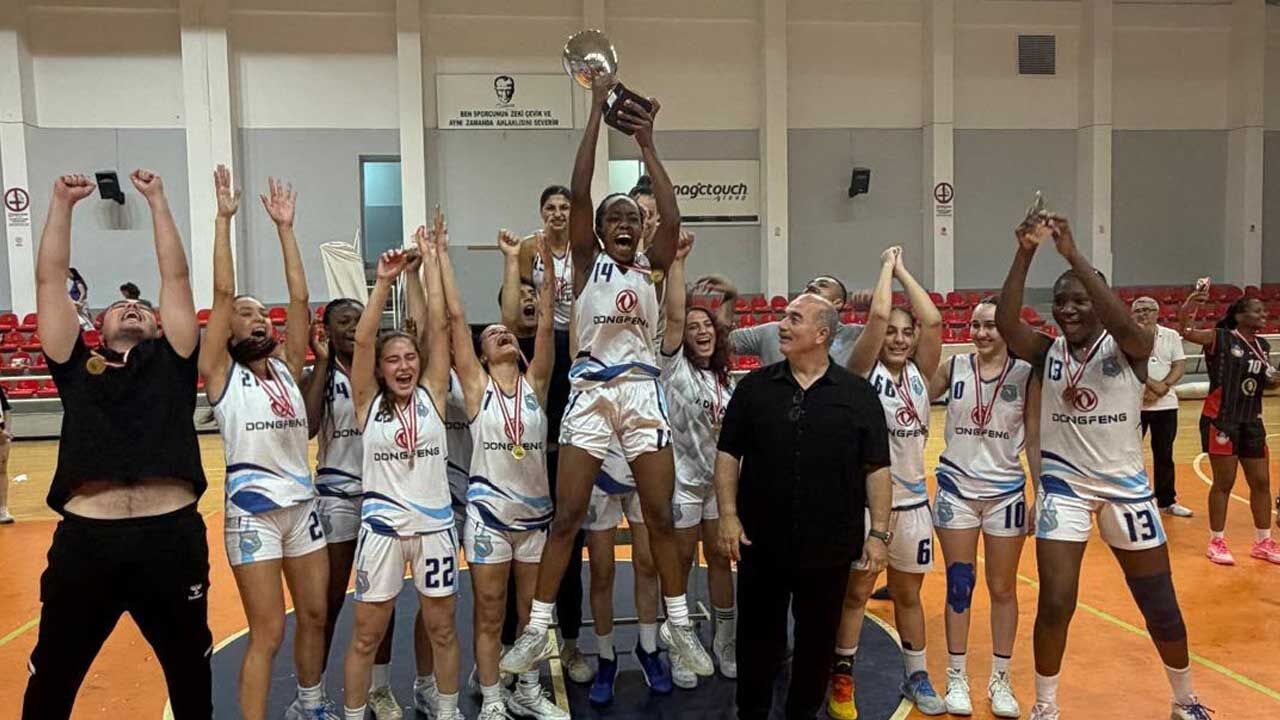 Şenkul, Kadınlar Basketbol Ligi şampiyonu Akdeniz Spor Birliği’ni kutladı