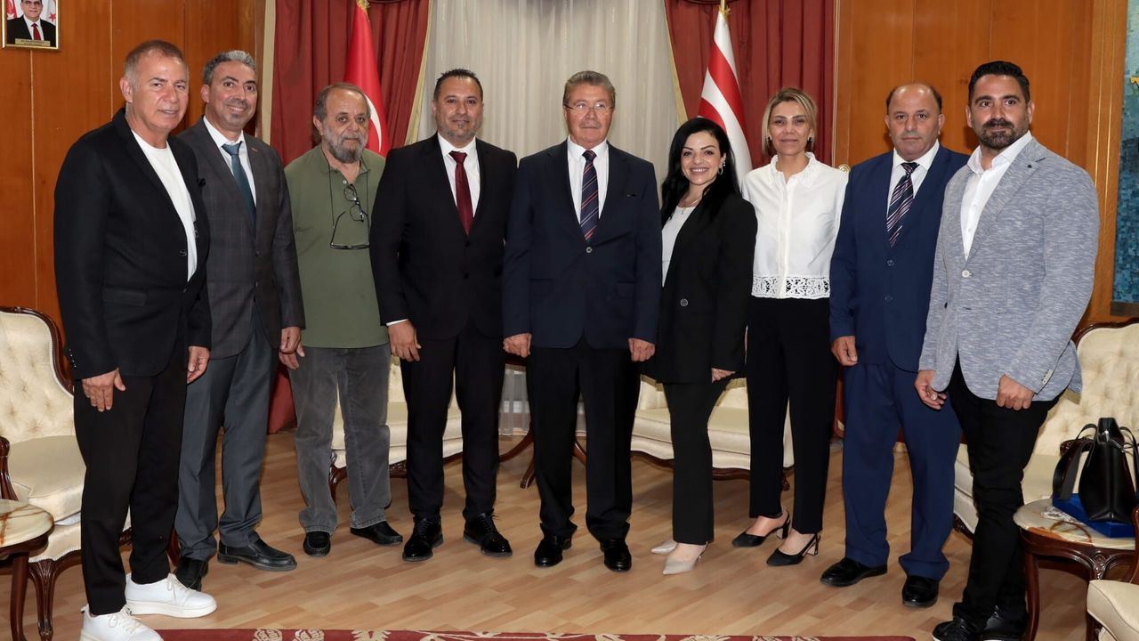 Başbakan Üstel, Spor Yazarları Derneği'ni kabul etti