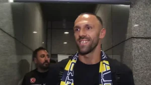 Fenerbahçe’ye geri dönen Vedat Muriqi, İstanbul’a geldi