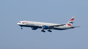 Tokyo’daki havalimanında British Airways yolcu uçağında akıllı telefon alev aldı