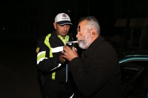 Trafik denetimlerinde 53 araç trafikten men edildi, iki sürücü tutuklandı
